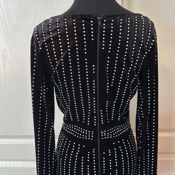 WINDSOR BLACK VELVET STUDDED V NECK WRAP LONG SLEEVE DRESS - Picture 4 of 11